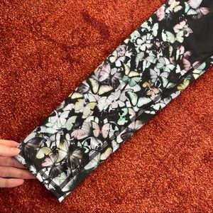 ALO Yoga Butterfly Leggings 🦋